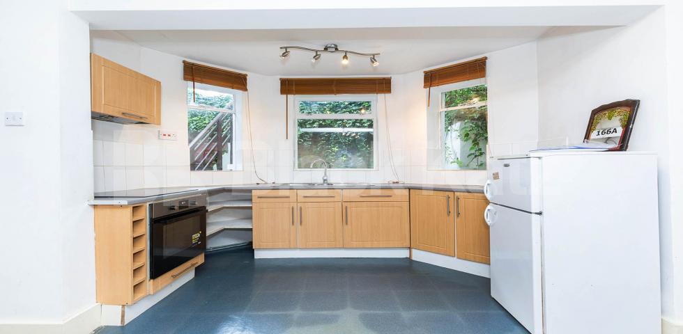 			FANTASTIC SPACIOUS GARDEN FLAT, 1 Bedroom, 1 bath, 1 reception Flat			 Stapleton Hall Road, FINSBURY PARK-STROUD GREEN